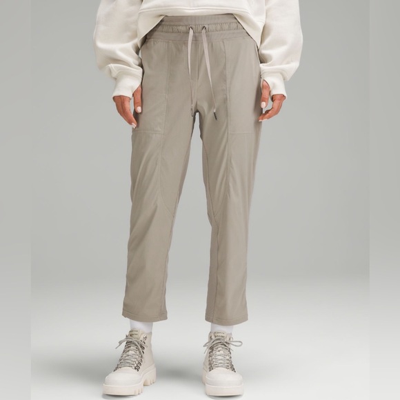 Lululemon dance studio cropped pants - Picture 2 of 3